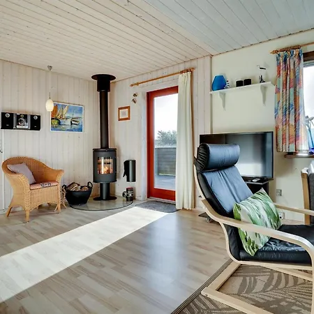 Laiurenty - 1km From The Sea By Interhome Nyaraló *