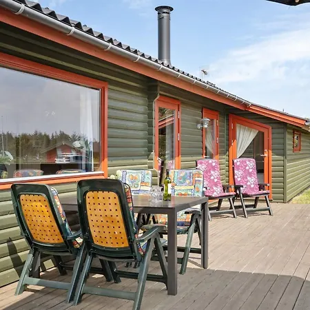 Nyaraló Laiurenty - 1km From The Sea By Interhome *